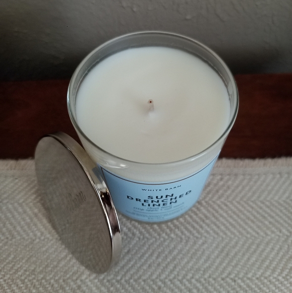 White Barn Sun Drenched Linen Candle | 8oz - Picture 5 of 5